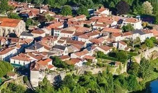 赤峰回乡建别墅为什么一定要选专业乡墅公司